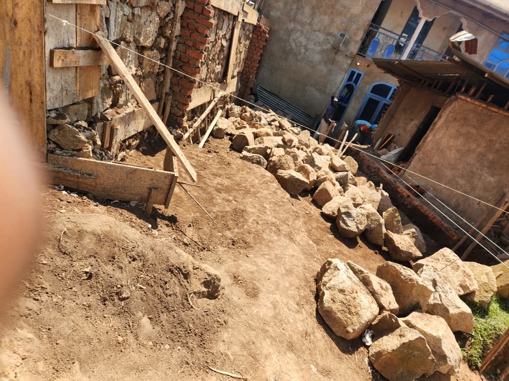 SUIVI DE CHANTIER DE CHANTIER :Construction du mûr de soutènement en cellule Ngothe B en ville de Butembo